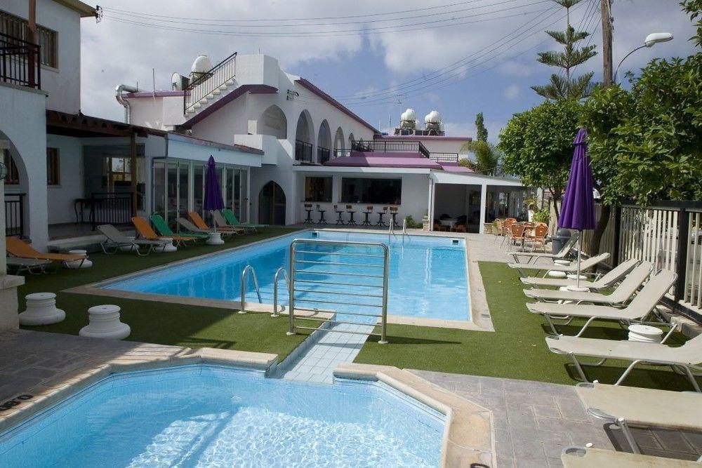 Neptune Hotel Apartments Paphos Coral Bay Exterior foto