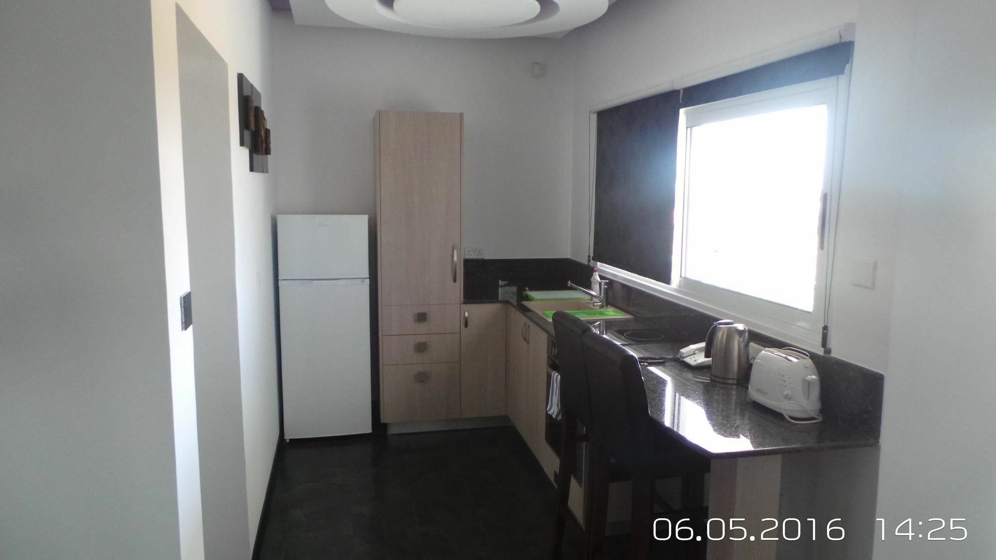 Neptune Hotel Apartments Paphos Coral Bay Exterior foto