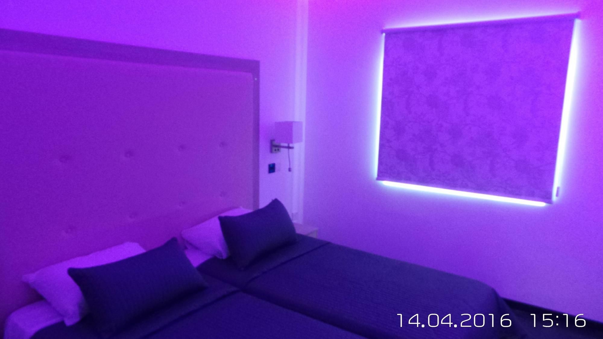 Neptune Hotel Apartments Paphos Coral Bay Exterior foto
