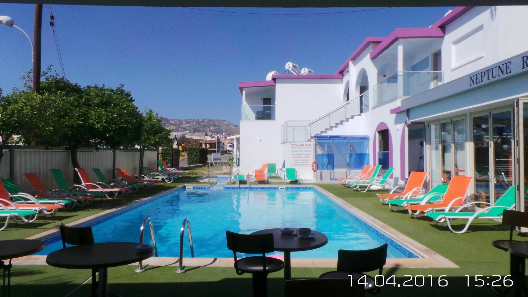 Neptune Hotel Apartments Paphos Coral Bay Exterior foto