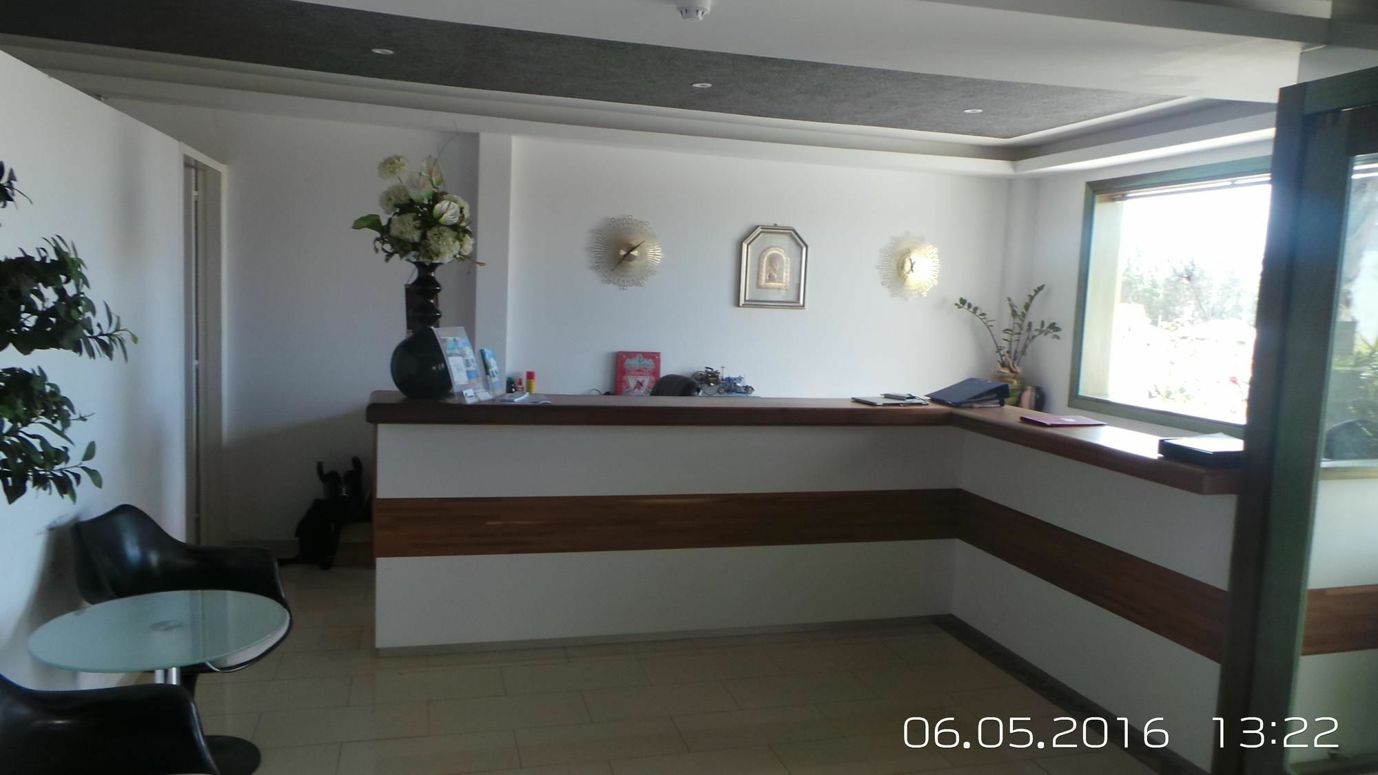 Neptune Hotel Apartments Paphos Coral Bay Exterior foto