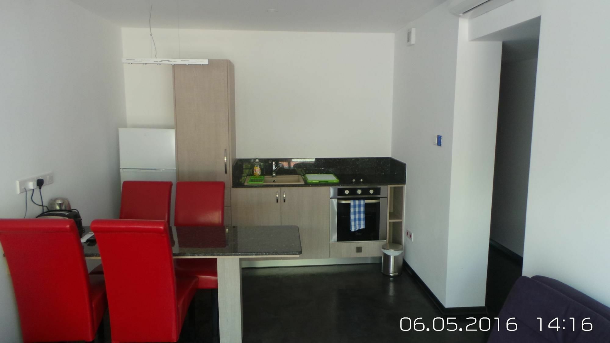 Neptune Hotel Apartments Paphos Coral Bay Exterior foto