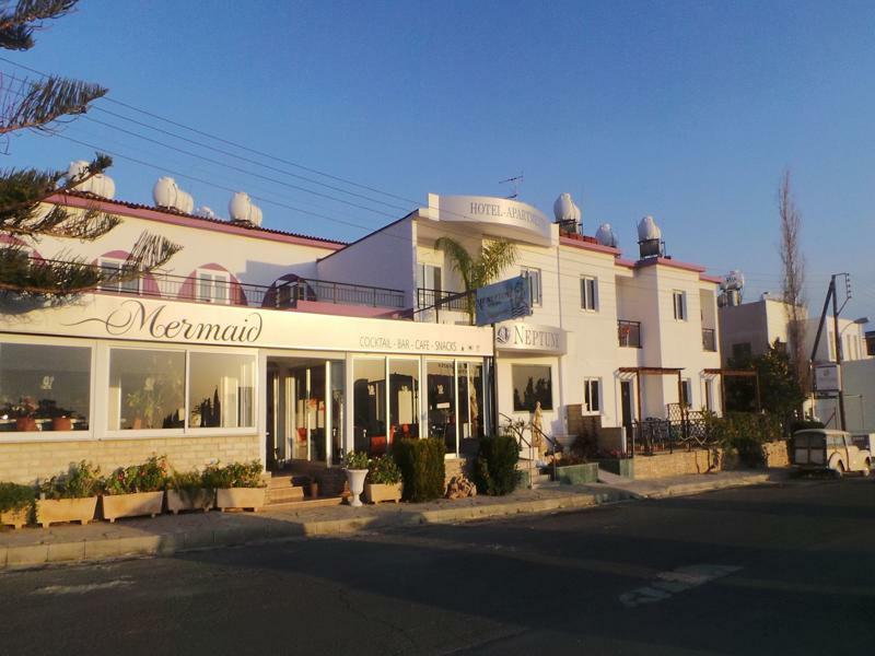 Neptune Hotel Apartments Paphos Coral Bay Exterior foto